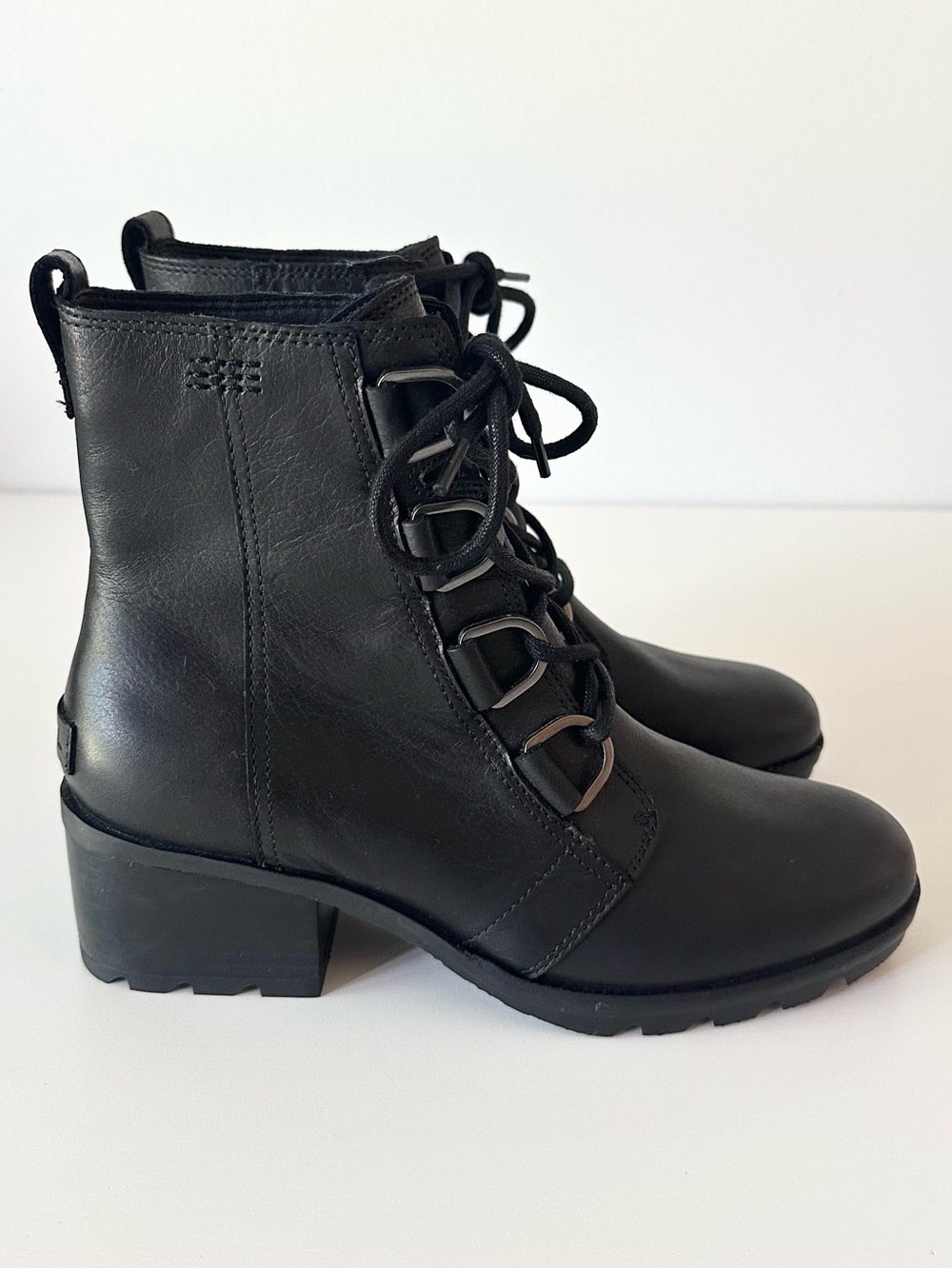 SOREL Cate Leather Lace Up Ankle Boots Black 8.5 Waterproof Lug Sole Heeled